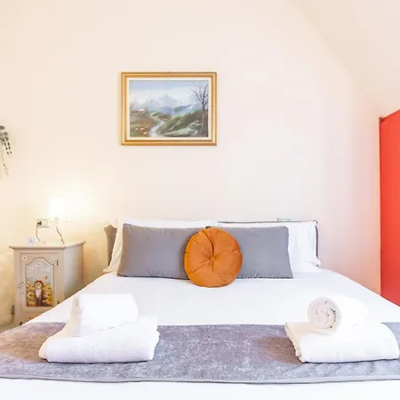 Apartment Repubblica-stazione Big House Skyline View 4 Pax Check In H24